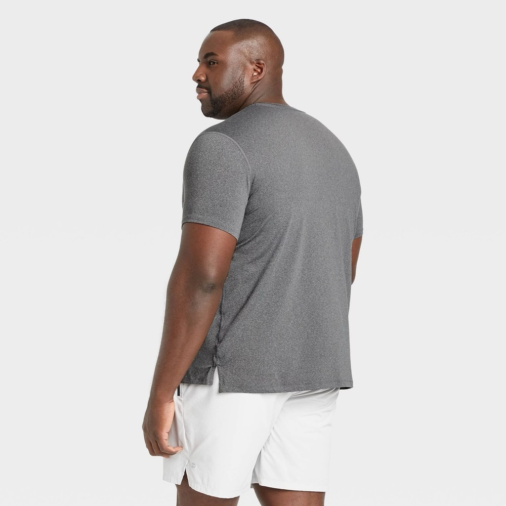 All in Motion Men's Performance Short Sleeve Knit T-Shirt With Slit Size Small